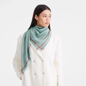 La Médaille Longchamp Shawl