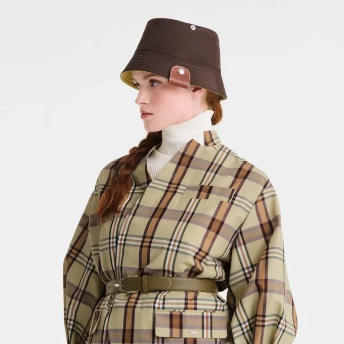 Reversible bucket hat