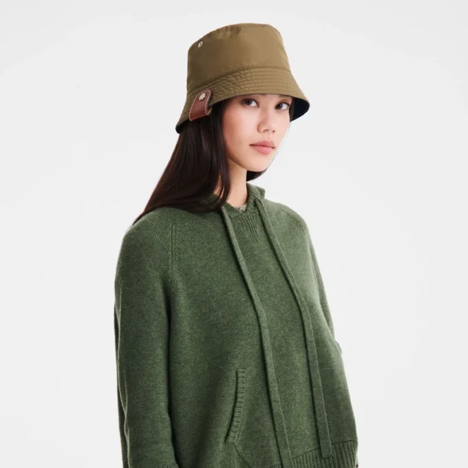 Reversible bucket hat