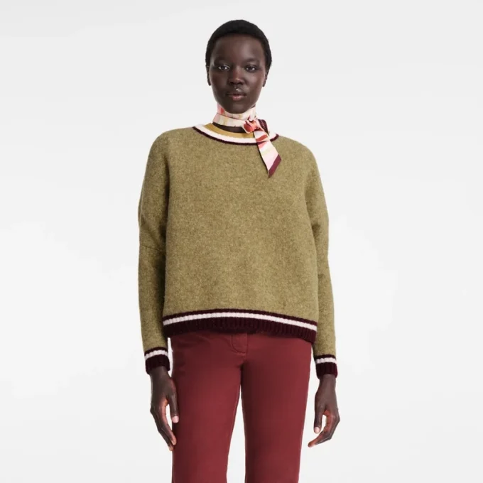 Round collar jumper