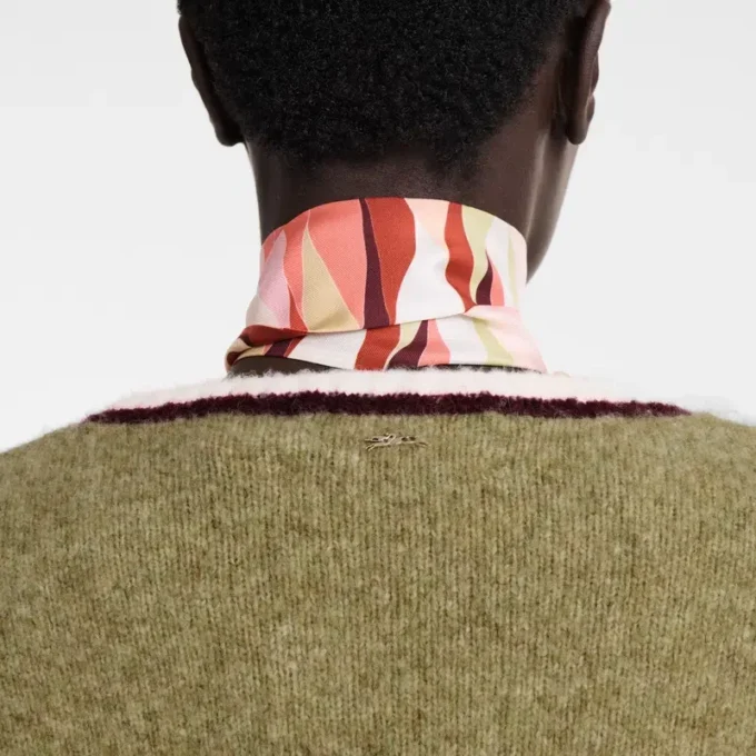 Round collar jumper